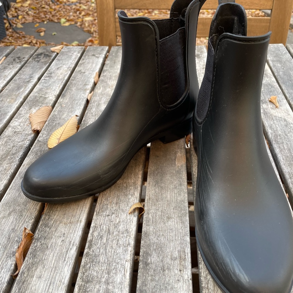 BLACK RAIN BOOTS
